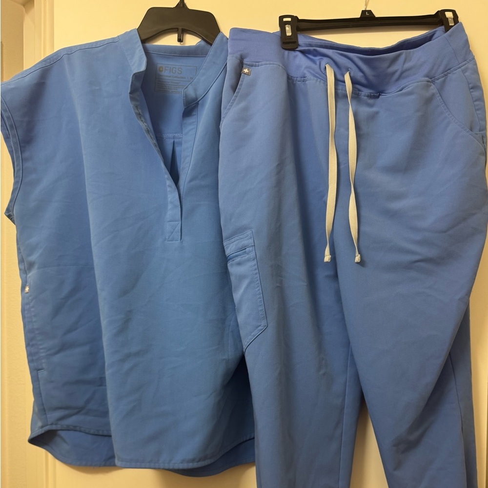 FIGS Scrub Set – Catarina Top (XL) & Zamora Jogger Pants XL P– Caribbean Blue